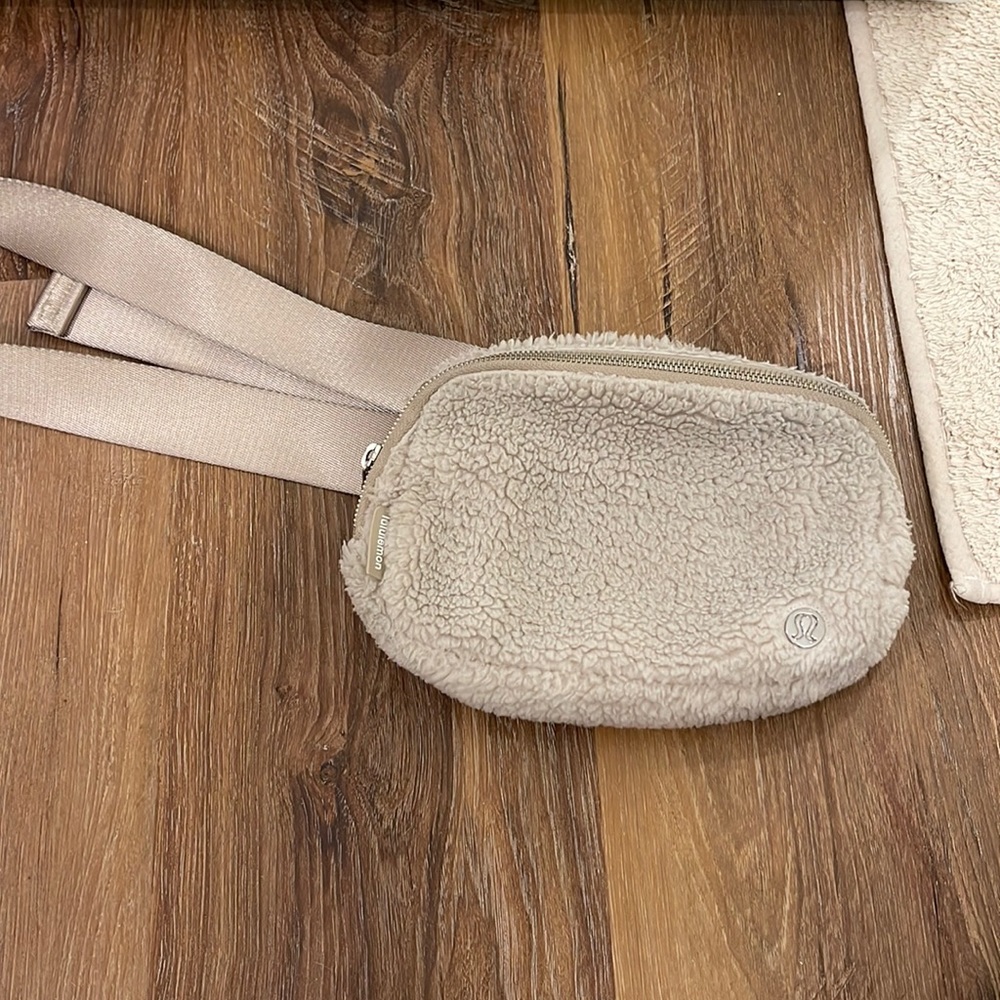 Lulu Sherpa belt bag